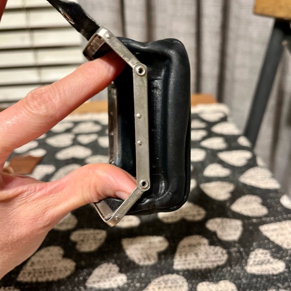 Vintage Black Leather Collapsible Coin Purse. - Picture 6 of 6